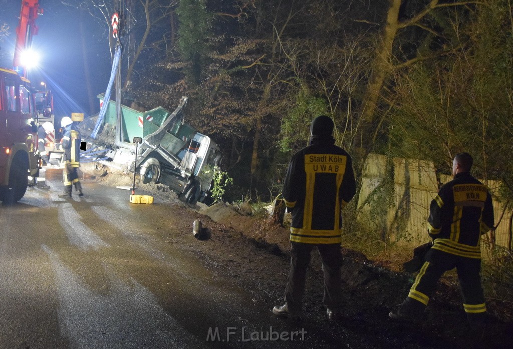 Container LKW umgestuerzt Koeln Brueck Bruecker- Dellbruecker Mauspfad P494.JPG - Miklos Laubert